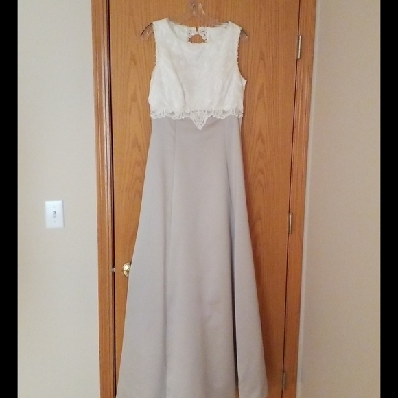 Theory Nettoyage Lace and Satin Gown with Shawl - Picture 3 of 12